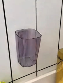 Cliente usando la cinta en baño